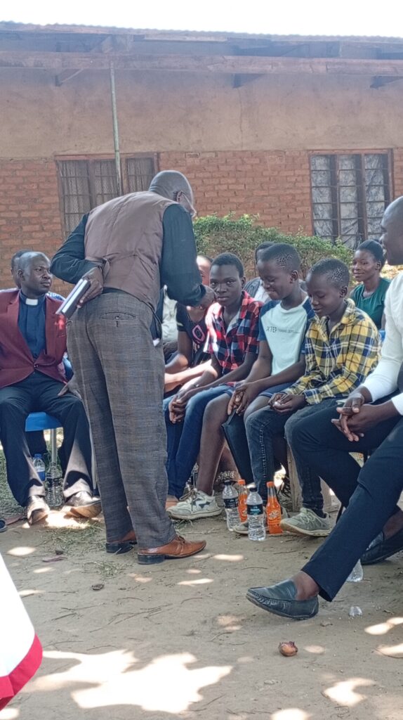 Rev. Mkandawire addressing sunday school children